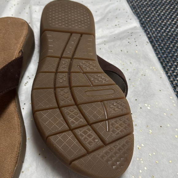 Aerosols brown size 7.5 flip flops Great for the summer months - Picture 3 of 3
